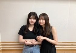 この菅原咲月の最新ノースリーブ、いくらなんでも肌を出しすぎ