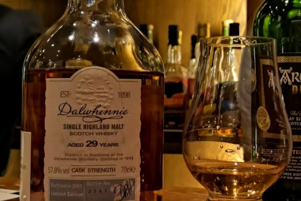 【古酒・未開栓】 ダルウィニー1980ディスティラリーズ エディション700ml ダルウィニー ディスティラーズ エディションの味と特徴を解説