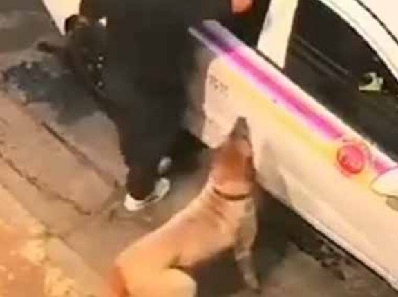 【これは大変】 １台のタクシーが家の前に止まっていた。お前は乗っちゃダメだ！ → ちょっとしたトラブルです…