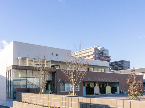 大和小鳩幼稚園の園舎の建替工事おわってる