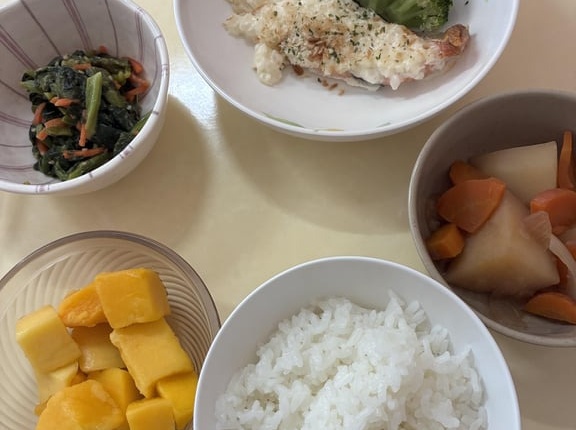 外国人「日本で入院してるが病院食がこれ、美味しそうでしょ？」