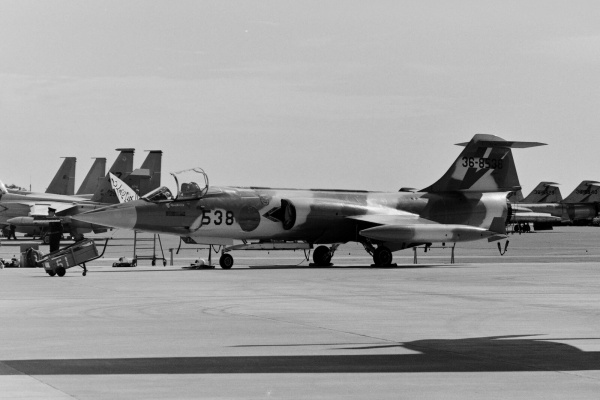 THE ALIENS NEST - F-104