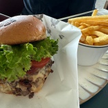 『日本一のバーガー「SHOGUN BURGER」期間限定コラボ』の画像