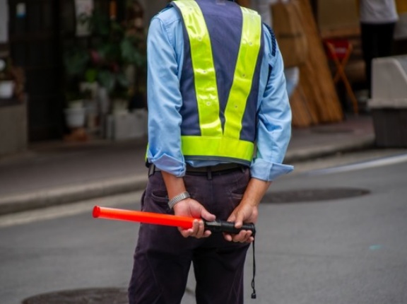 交通誘導員って儲かるの？