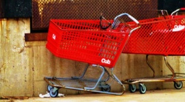 【経済】大型ショッピングモールに撤退された町はどうなってしまうのか?