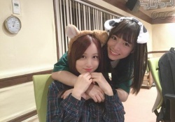 たまらんｗｗｗ 星野みなみ×北野日奈子、犬耳つけてむぎゅーって可愛すぎだろｗｗｗｗｗ