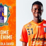 『「頑張れデイビット❕」愛媛FC ナイジェリア出身の留学生！福知山成美高からMFアデオラ・デイビッドが新加入すると発表‼「J2昇格に向けて全力で戦います」』の画像