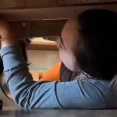 彼女が家具を組み立てていた。ボクも手伝うよ！ → 彼はこうします…