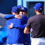 山本由伸の足を引っ張ったドジャース選手、なぜか皆山本を抱きに行く