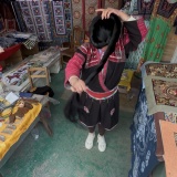 海外超絶ロングヘアのレアシーン。