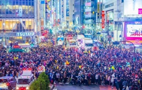 【画像】渋谷ハロウィンの看板、ガチでありえない変わり方をしてしまうｗｗｗｗ