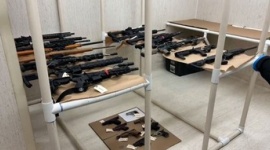 【米国】13歳少年を逮捕、銃撃を計画して「万全の準備」……23丁の銃器と弾薬を押収