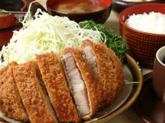 日本「お前らの国でポピュラーな豚肉料理は何か教えてくれ」