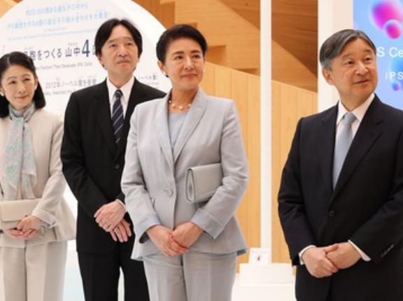 天皇夫妻と秋篠宮両殿下　アジア競技大会開会式ご出席