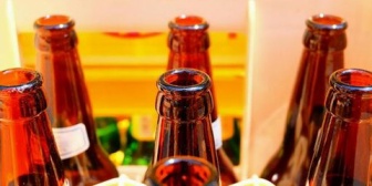 友人がうちにビール1ケースを置いていった。「半分は後で一緒に飲もう」と言われたが、正直断りたい…