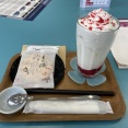 ( ヽ´ん`) 「カフェに行く奴はバカ。トヨタのディーラーに行けばタダで飲み食いできる」