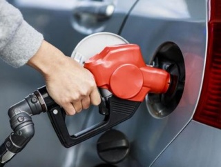 ガソリン暫定税率廃止法案成立へ　自民検討、8月の臨時国会で