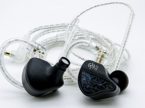 「CCZ CZ10 TianGong」 クールなギアデザインのメタルシェルにバランス良くエネルギッシュなサウンド。4BA+1DD構成で50ドル級のお手頃イヤホン【レビュー】