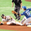 【日本ハム】ルーキー山縣がアクシデントで途中交代　滑り込んできた周東の左足が左膝にぶつかる