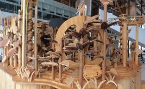 森を学べる"木製からくり遊具"