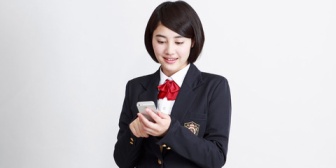 試験で5科目で220点しか取れなかった娘はスマホばかりで中二病…どう接したらいいか悩んでいる。