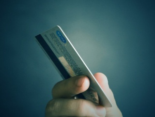 スーパーでお年寄りが新しい方と古い方2枚のクレカを出して「どっちだったかしら？」。レジ打ちの女が新しい方を教えると「古いのは処分して」→ 結果…
