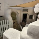 海外リゾートの美しい家と家主。