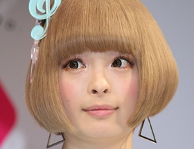 【悲報】 きゃりーぱみゅぱみゅ「朝からずっと泣いてる」