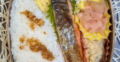 大胆に縦入れで～夫のお弁当744
