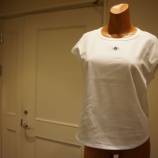 『irise(イリゼ)ハチモチーフ刺繍フレンチTシャツ』の画像