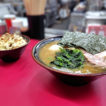 横浜家系ラーメン 思道 東大和店@東大和市<らーめん＋チャマヨドン＋味玉>