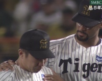 【悲報】石井大智が号泣してるのに打てない野手がヘラヘラしてる件