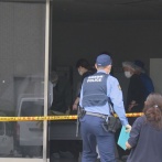 大学の研究棟で口から血を流した男性の遺体を発見… 部屋は施錠された状態