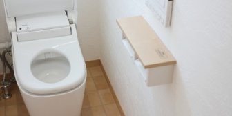 デート中おなかの調子が悪くなって、予定より早く解散→トイレにダッシュ！　トイレから出ると彼が待ち伏せしてた…