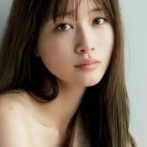 【芸能】女優の「めるる」こと生見愛瑠さん、うっかり目立ちすぎるドレスを着てしまうｗｗｗ【Pickup】