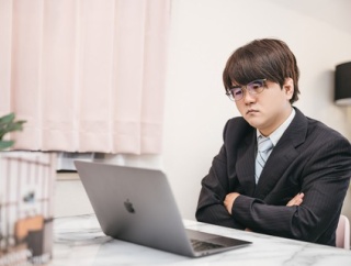 上司「てめえまた失敗したなぁ！」ワイ(無能のフリしてる有能)「」