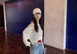 【悲報】筒井あやめさん、私服で腹チラ。めっちゃギャルで草