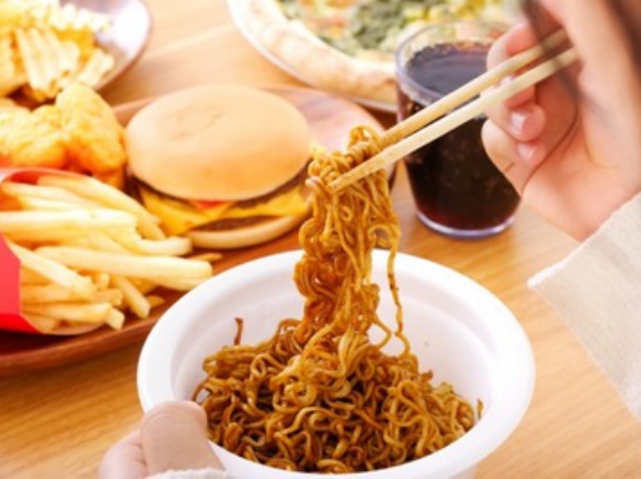 【悲報】過食ワイの本日の摂取カロリー、4000Kcal超え