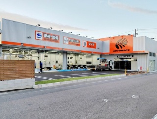「オートバックス 小牧店」の新店舗がほぼ完成してる。10月23日グランドオープン予定