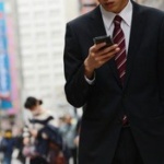 老人「歩きスマホ止めろよ～」ボカッ　若者「いてーな何すんだバカヤロウ！」ボカッボカッボカッ