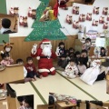 さくら幼稚園・保育園にサンタがやってきた。