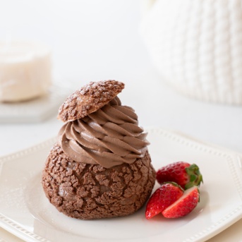 コロンと可愛い♡米粉チョコシュークリーム