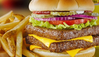 Q.時給を1500円にするとどうなりますか? A.日本が滅びます(マクドナルド)