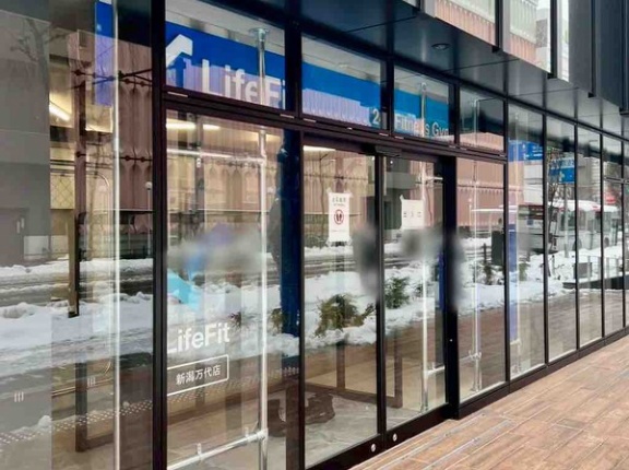 万代シテイに24時間営業のフィットネスジム『LifeFit 新潟万代店』がオープンするらしい。