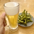 一人で居酒屋来てスマホ触って飲み食いして金だけ払って帰る奴