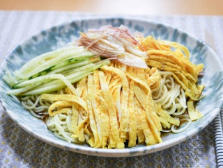 妻の実家で採れたきゅうりが新鮮「冷やし中華」始めました