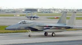 琉球新報 「Ｆ１５戦闘機が墜落したからオスプレイも飛行禁止にしろ」
