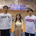 【悲報】あたシコ女子アナ、爆乳が目立つ服を着て男子高校生を取材するｗｗｗ