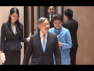 【画像】皇居のドアガールちゃん、僕のお嫁さん検定合格