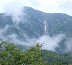 ☆★秋めく鳥原山、改修中の鳥原小屋へ下見山行